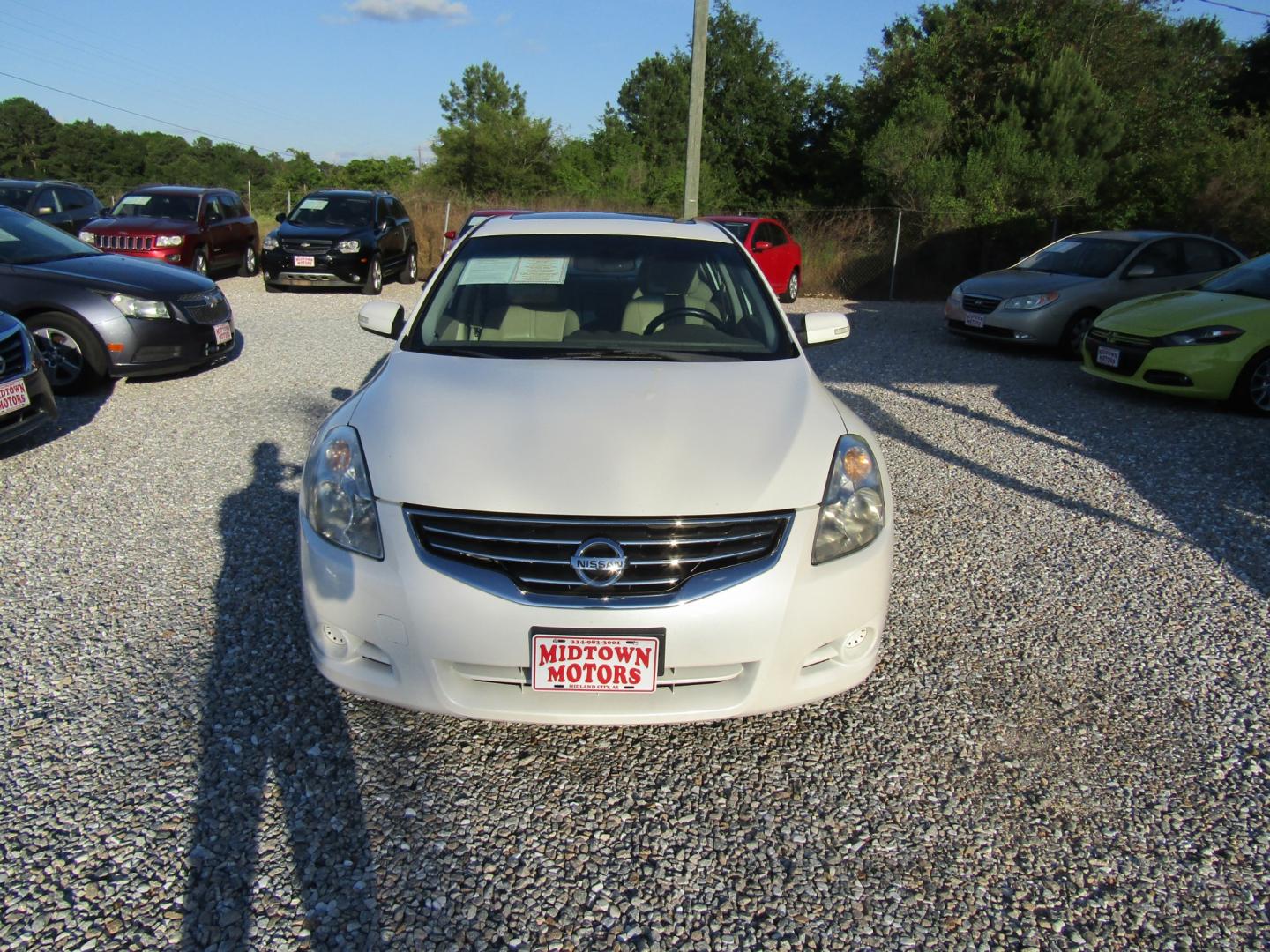 2012 White /Tan Nissan Altima 2.5 S (1N4AL2AP8CN) with an 2.5L L4 DOHC 16V engine, Automatic transmission, located at 15016 S Hwy 231, Midland City, AL, 36350, (334) 983-3001, 31.306210, -85.495277 - Photo#1